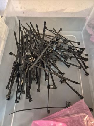 Conector y bridas para placas solares