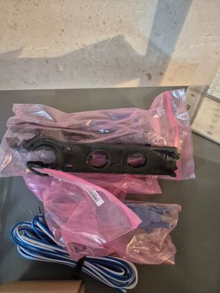 Conector y bridas para placas solares