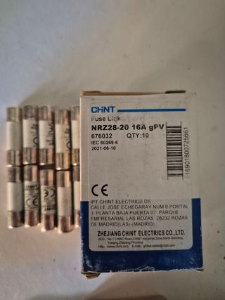 Conector y bridas para placas solares
