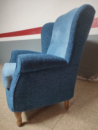 Sillón orejero azul