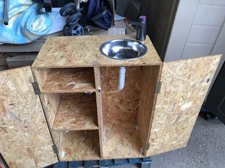 Mueble camper con fregadero y con Grifo automatico