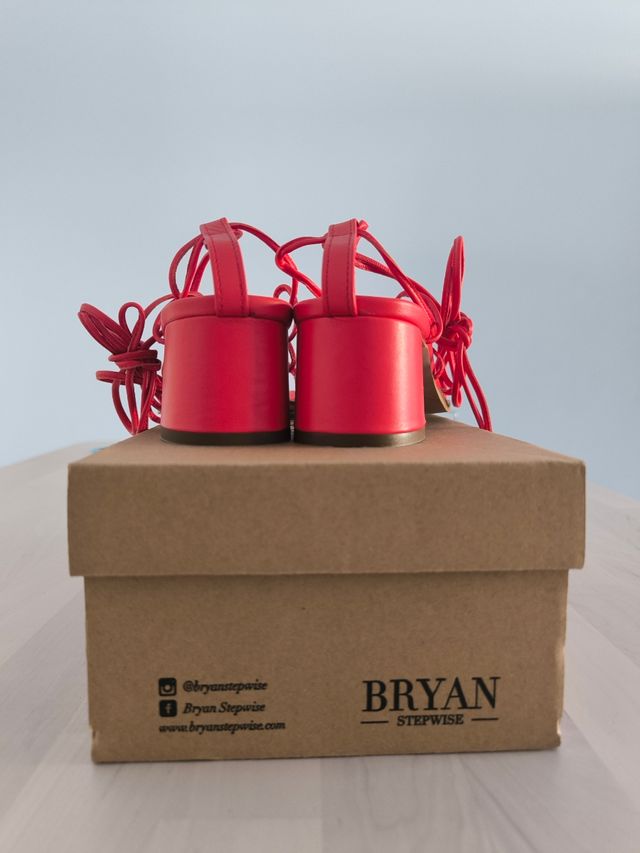 Sandalias Tacón Escarlata Bryan Stepwise