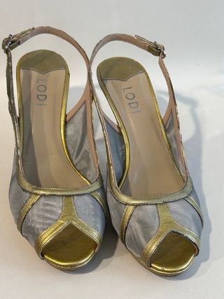 Zapatos Lodi tacón dorado plata