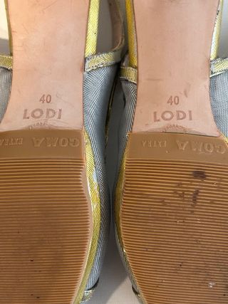 Zapatos Lodi tacón dorado plata