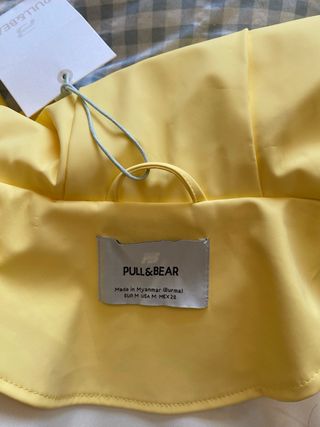 Chaqueta amarilla cortavientos