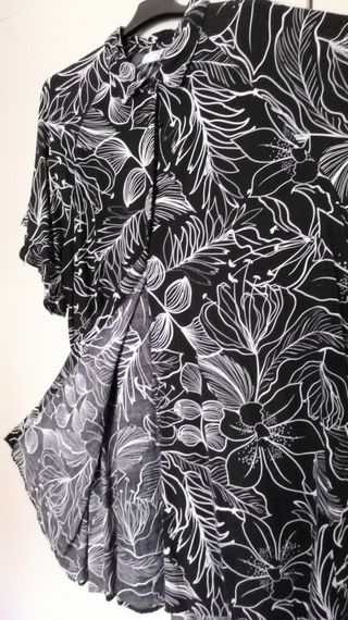 Camicione fiori bn - elegante
Modello curvy