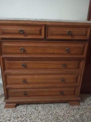 Cómoda antigua de madera y mármol