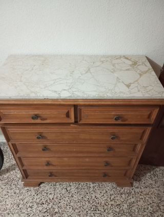 Cómoda antigua de madera y mármol