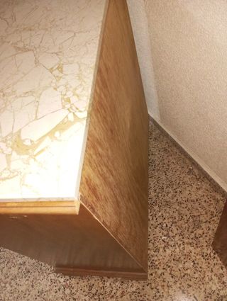 Cómoda antigua de madera y mármol