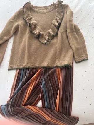 Jersey lana beige + pantalón rayas