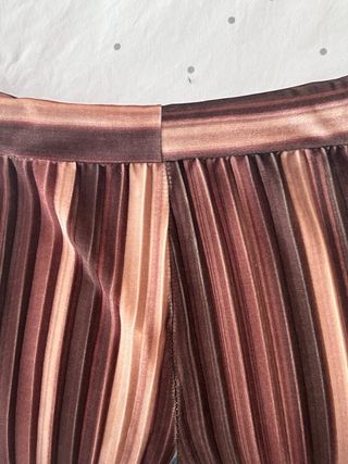 Jersey lana beige + pantalón rayas