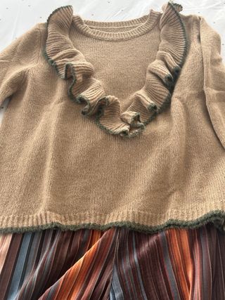 Jersey lana beige + pantalón rayas