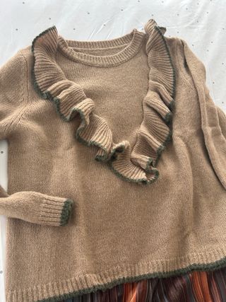Jersey lana beige + pantalón rayas