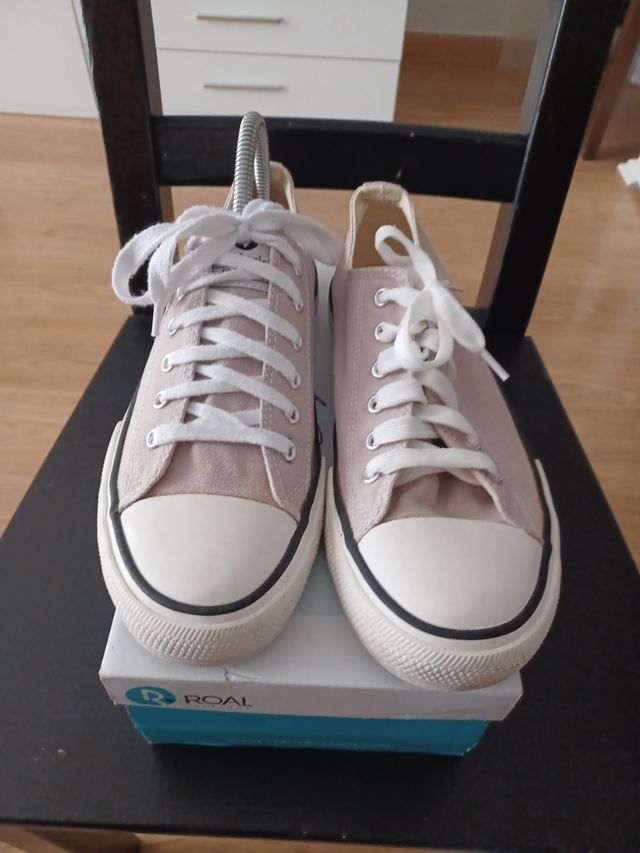 Zapatillas color beis como nuevo