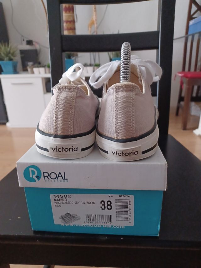 Zapatillas color beis como nuevo