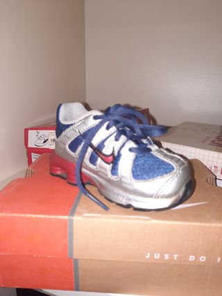Adidas Scarpe Bambino N.19
NO RESO
