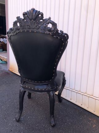 Silla negra estilo Rococo