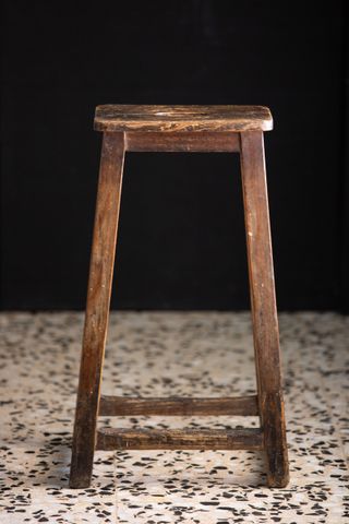 Taburete madera antiguo