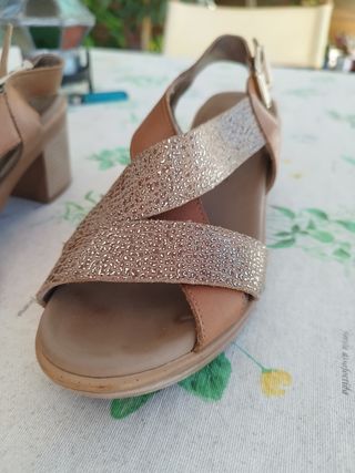Sandalias tacón dorado-marrón