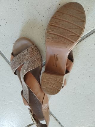 Sandalias tacón dorado-marrón