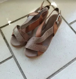 Sandalias tacón dorado-marrón