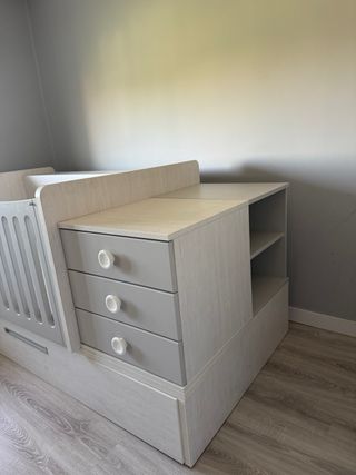 Cuna convertible con cajones