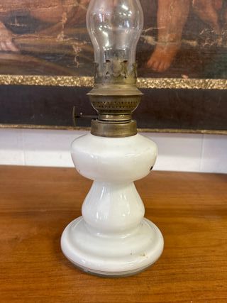 Quinqué de opalina blanca