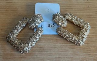 Pendientes dorados rectangulares