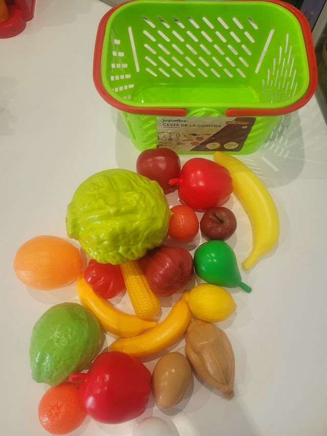 Frutas y verduras de juguete
