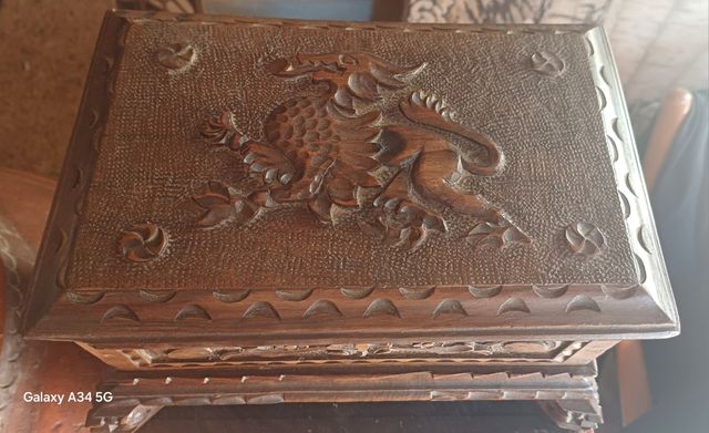 SCATOLA DI LEGNO INTagliata