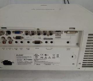 Proyector Mitsubishi XL7100U - 6000 lúmenes