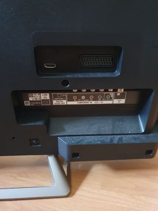 Televisión Sony pantalla dañada