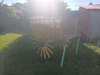 Carros antiguos y calesa de caballos