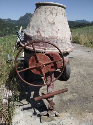 Hormigonera grande motor diésel