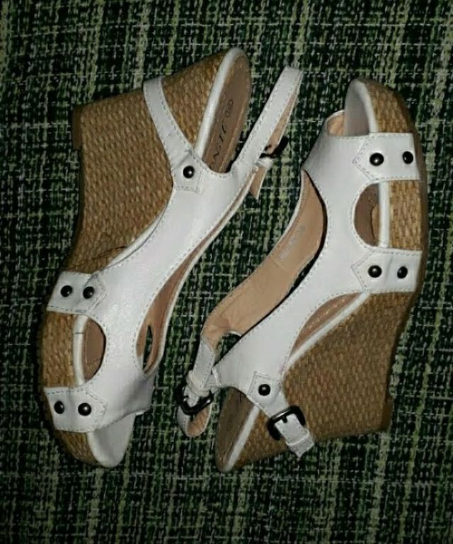 Zapatos cuña blancos