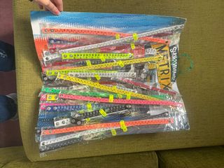 Lotto di 33 bracciali forma metro multicolore 