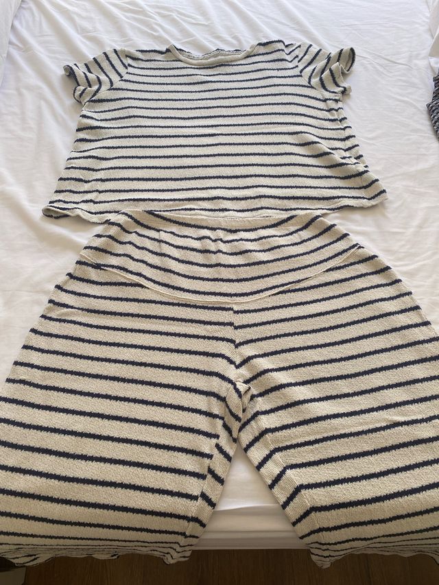 Conjunto rayas premamá beige-azul.