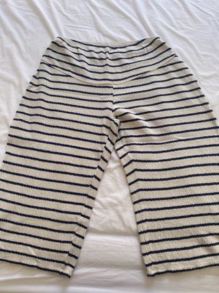 Conjunto rayas premamá beige-azul.