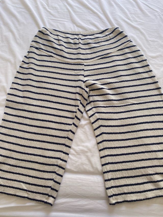 Conjunto rayas premamá beige-azul.