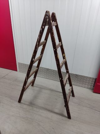 Escalera de madera antigua