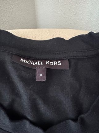 Camiseta Michael Kors negra 