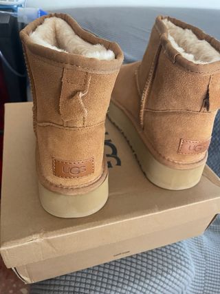 Bota UGG marrón con suela de plataforma talla 41