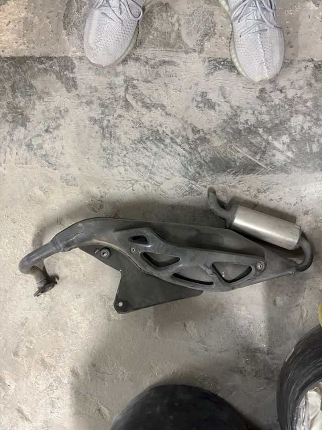 Tubo escape Aprilia SR50 usado