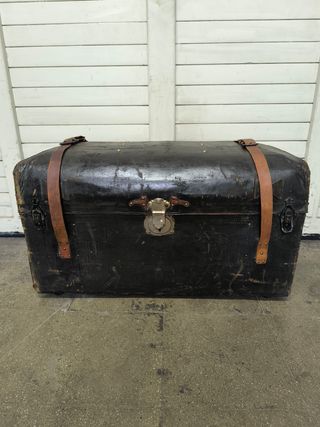 Baúl de viaje piel . Antiguo.