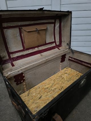 Baúl de viaje piel . Antiguo.