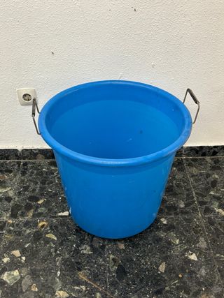 Barreño azul plástico
