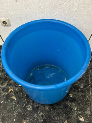 Barreño azul plástico