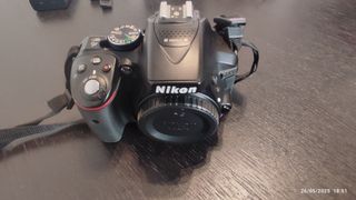 Cámara Nikon D5300, Zoom Nikon 18-105 y Regalos