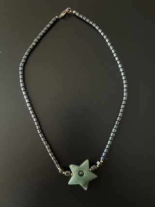 Collar con estrella verde