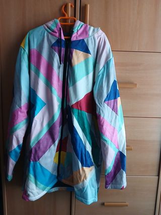 Chaqueta multicolor con capucha